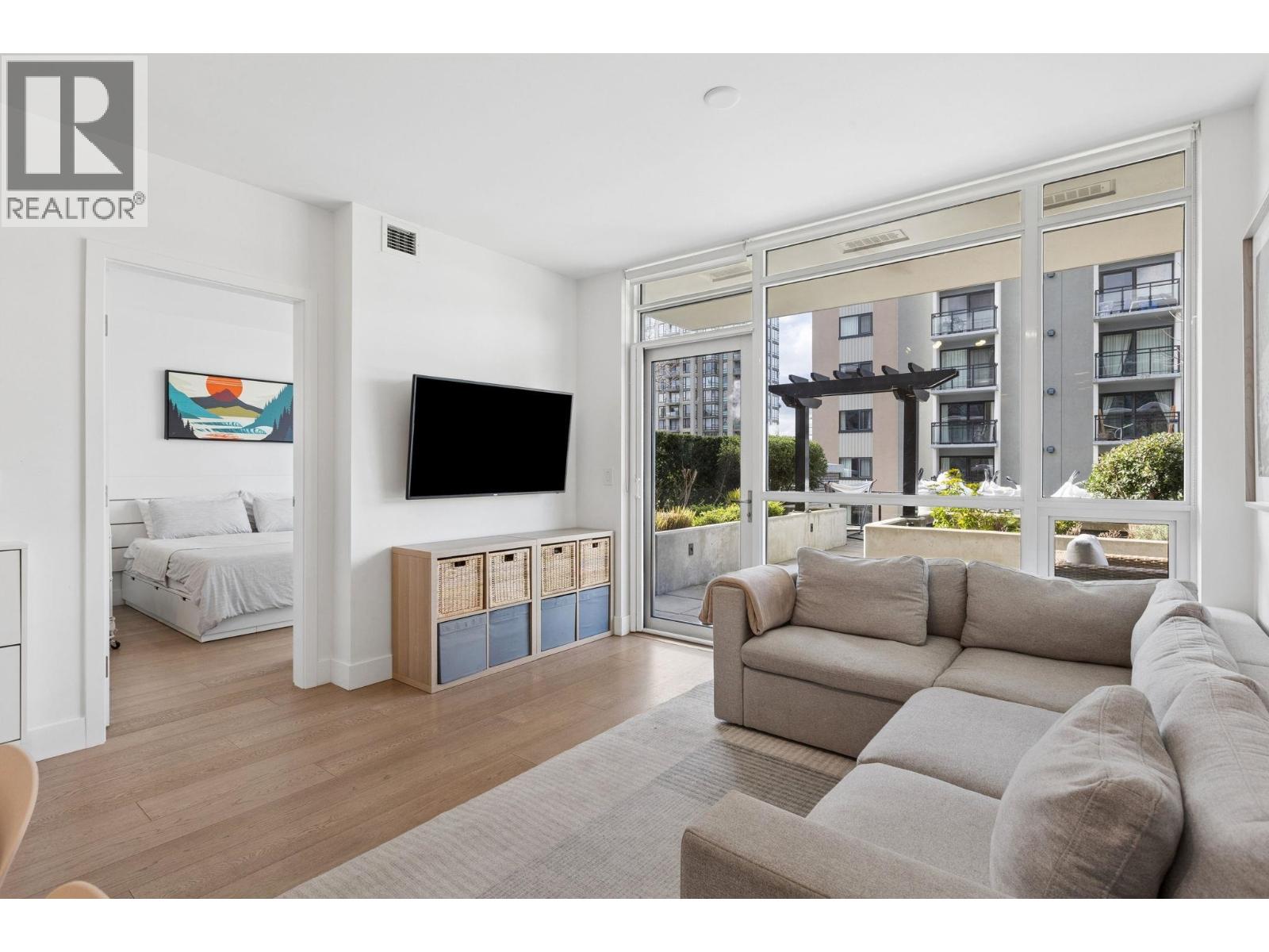 208 177 3rd Street, North Vancouver, British Columbia  V7M 0G5 - Photo 4 - R3156100