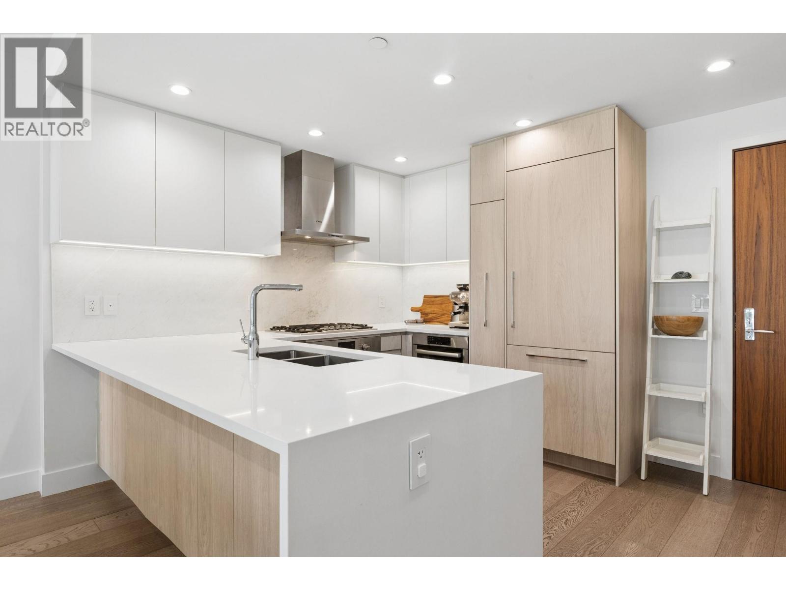208 177 3rd Street, North Vancouver, British Columbia  V7M 0G5 - Photo 8 - R3156100