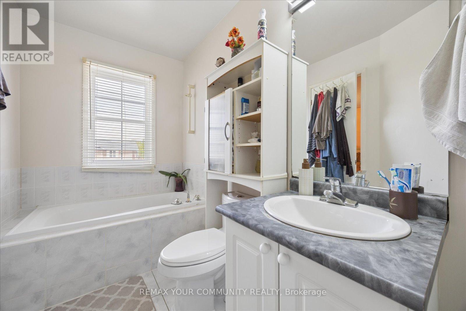 41 Old Colony Road, Richmond Hill, Ontario  L4E 3V2 - Photo 23 - N13679340