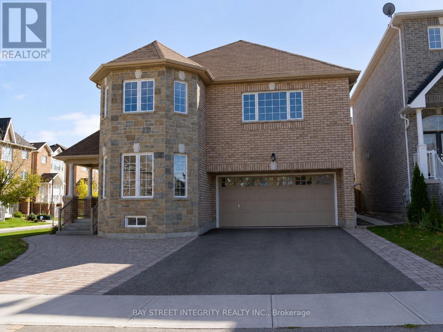 198 DEAN BURTON LANE, Newmarket, Ontario