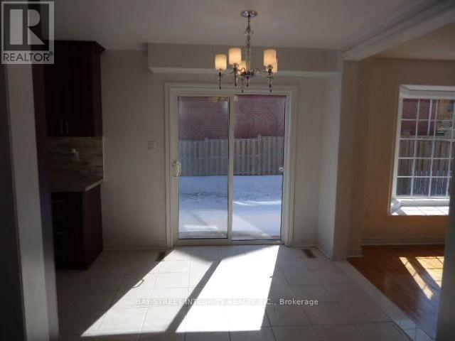 198 Dean Burton Lane, Newmarket, Ontario  L3X 3C4 - Photo 12 - N13679348