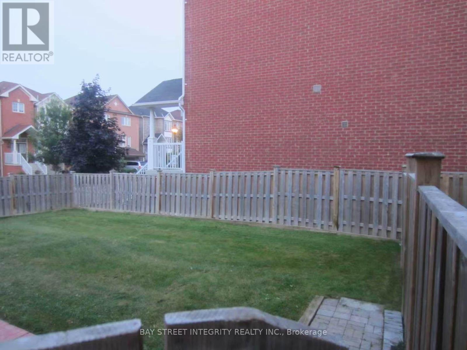 198 Dean Burton Lane, Newmarket, Ontario  L3X 3C4 - Photo 17 - N13679348