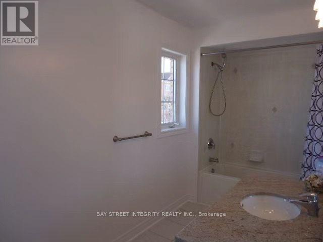 198 Dean Burton Lane, Newmarket, Ontario  L3X 3C4 - Photo 5 - N13679348