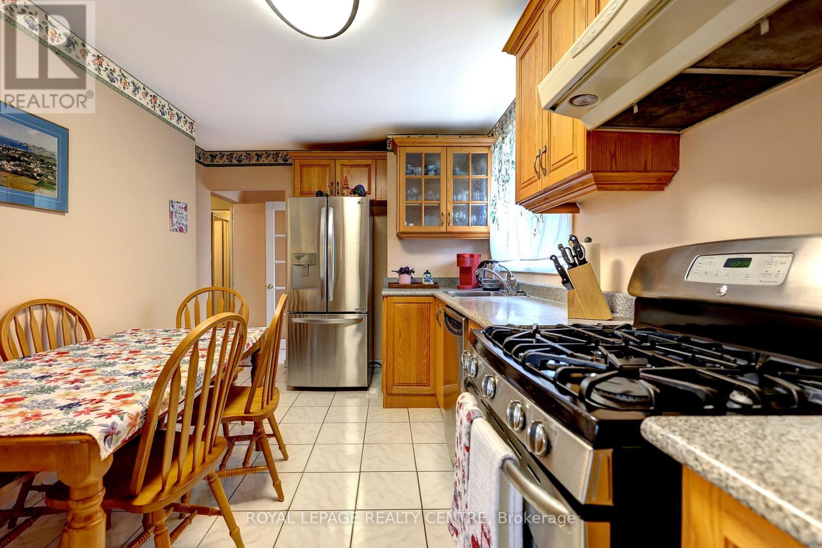 3388 Fellmore Drive, Mississauga, Ontario  L5C 2E2 - Photo 16 - W13679338