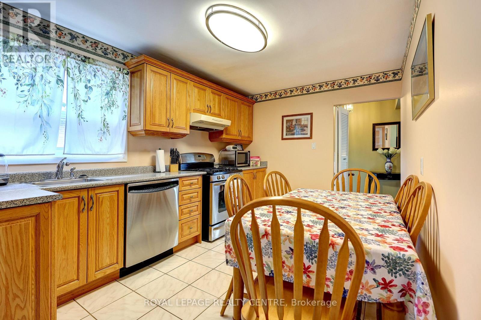 3388 Fellmore Drive, Mississauga, Ontario  L5C 2E2 - Photo 18 - W13679338