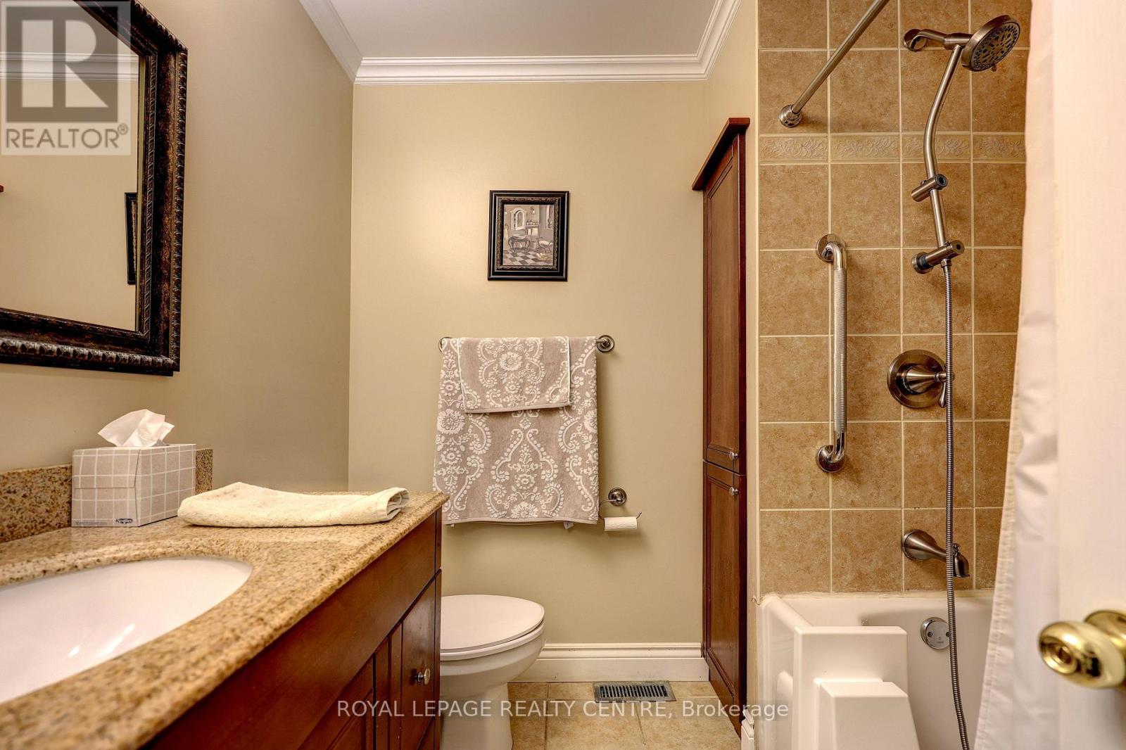 3388 Fellmore Drive, Mississauga, Ontario  L5C 2E2 - Photo 21 - W13679338