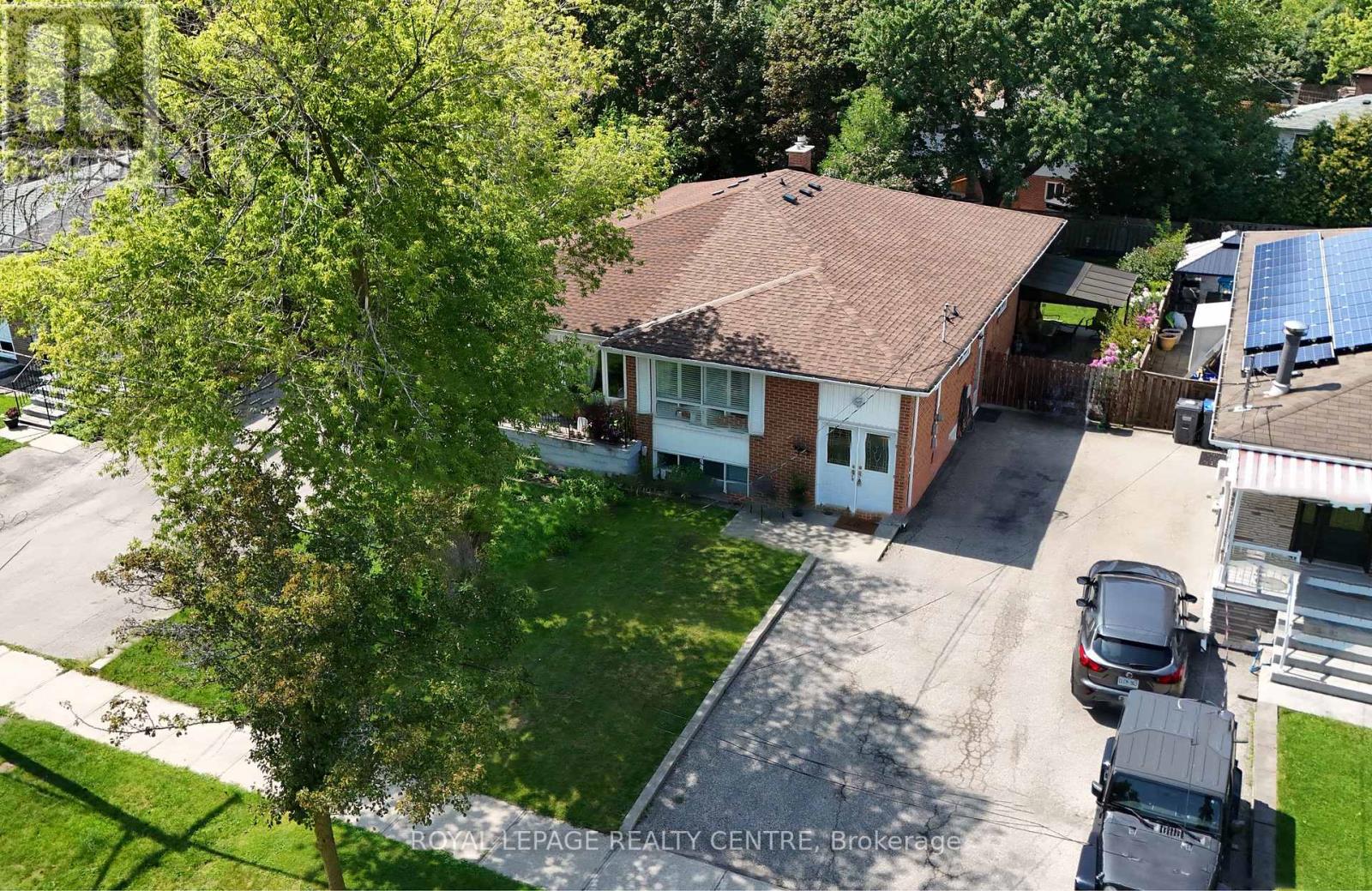 3388 Fellmore Drive, Mississauga, Ontario  L5C 2E2 - Photo 5 - W13679338