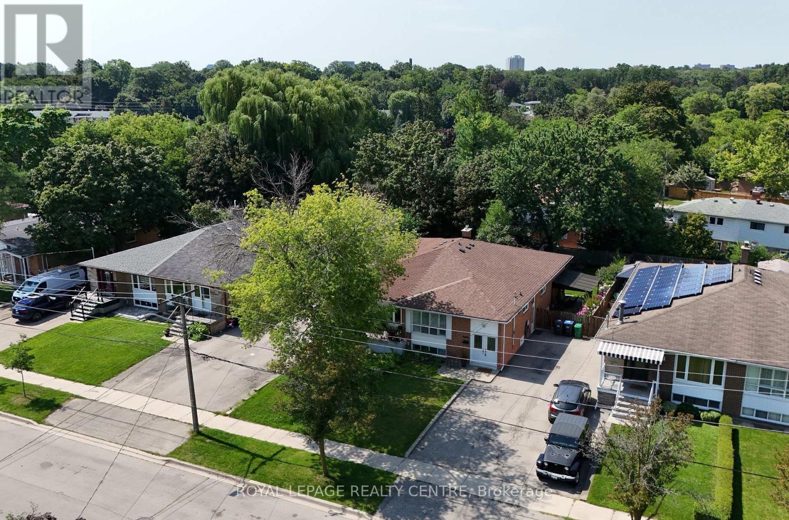 3388 Fellmore Drive, Mississauga, Ontario  L5C 2E2 - Photo 6 - W13679338