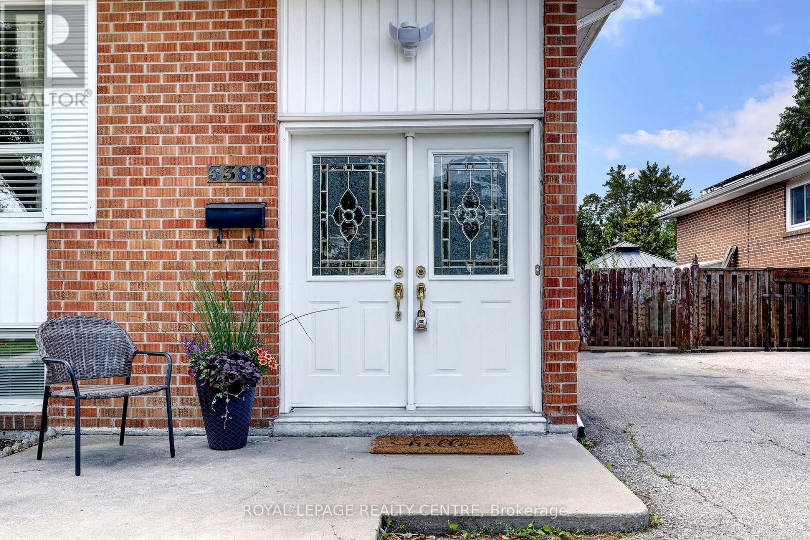 3388 Fellmore Drive, Mississauga, Ontario  L5C 2E2 - Photo 7 - W13679338