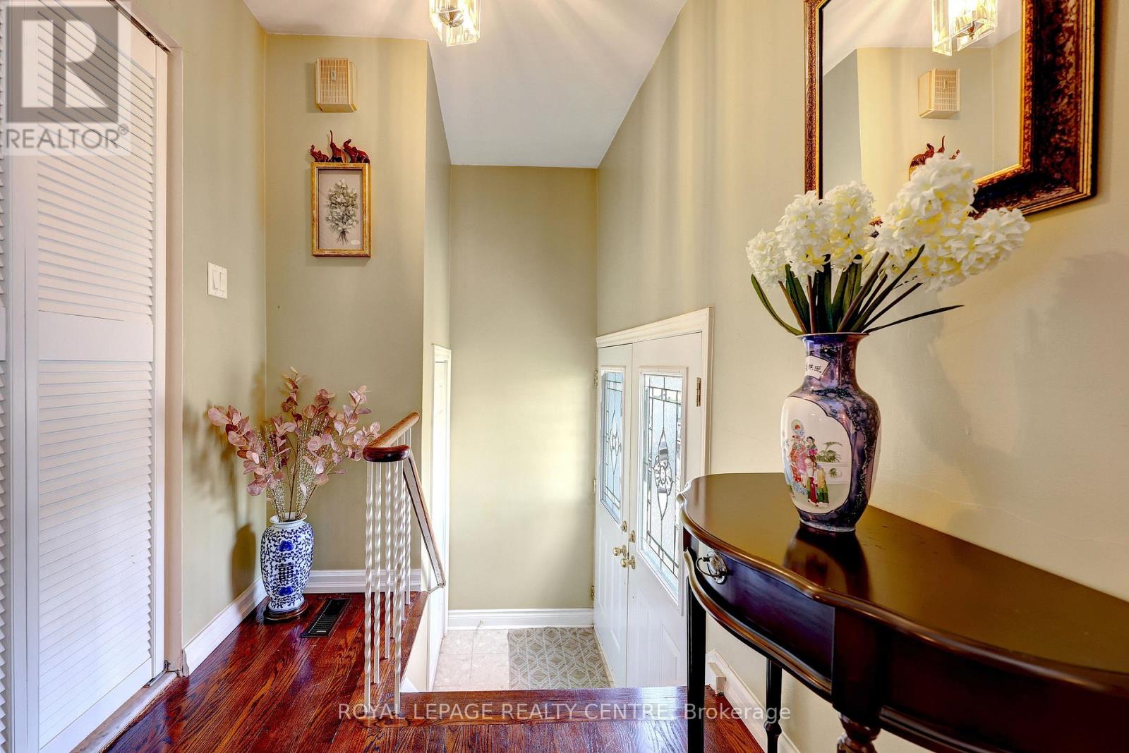 3388 Fellmore Drive, Mississauga, Ontario  L5C 2E2 - Photo 8 - W13679338