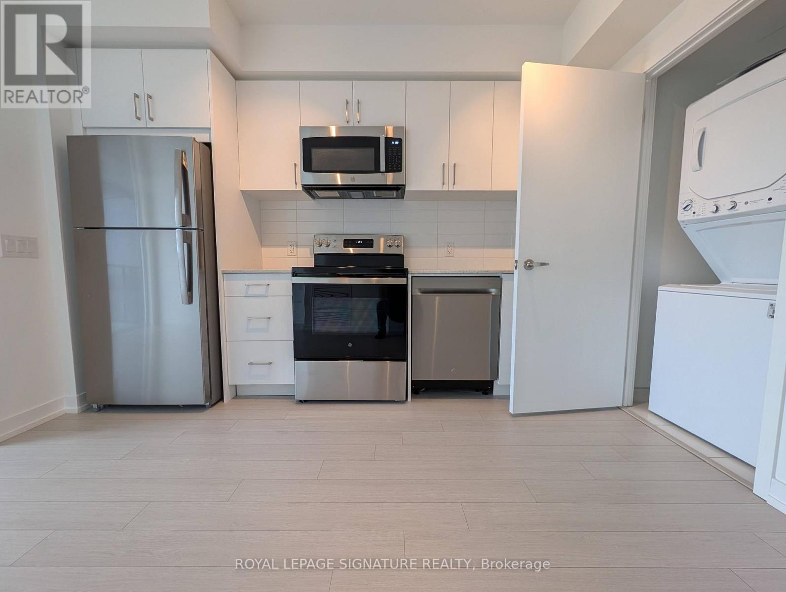 1320 - 4010 Eglinton Avenue, Toronto, Ontario  M9A 4M2 - Photo 1 - W13679354