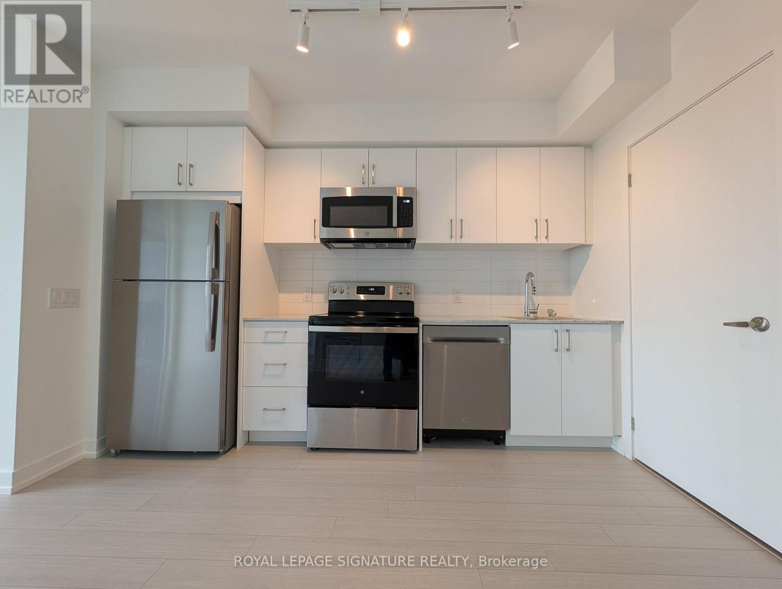 1320 - 4010 Eglinton Avenue, Toronto, Ontario  M9A 4M2 - Photo 2 - W13679354
