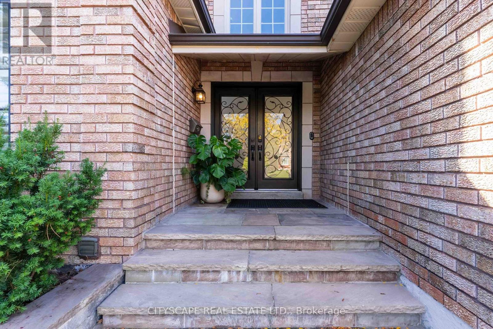 4582 Badminton Drive, Mississauga, Ontario  L5M 3H6 - Photo 3 - W13679362
