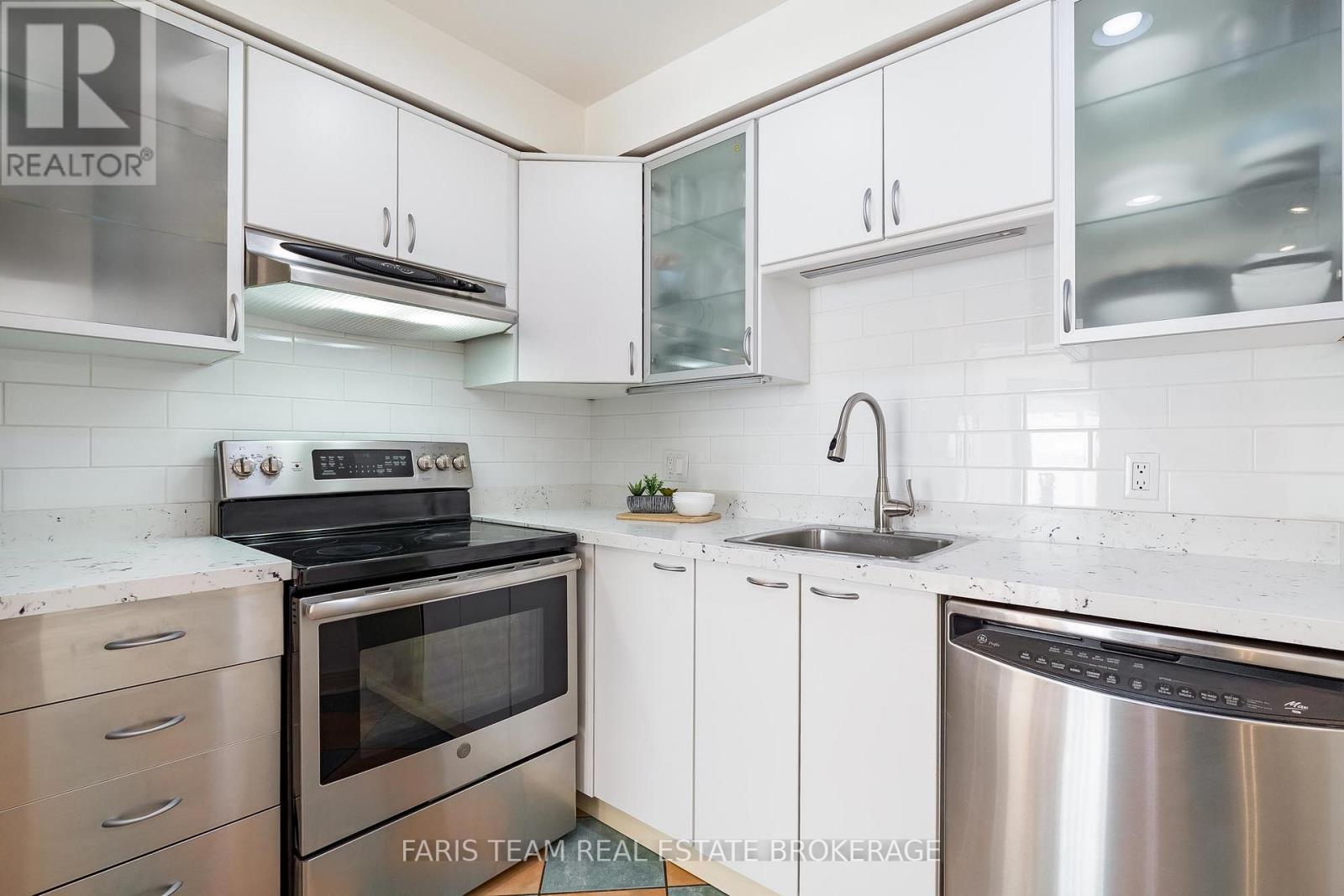 18 - 2075 Asta Drive, Mississauga, Ontario  L5A 2T5 - Photo 8 - W13679372