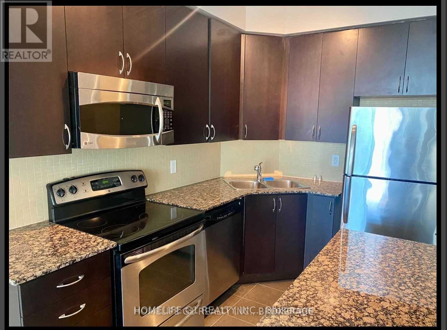 223 Webb Drive, Mississauga, Ontario  L5B 0E8 - Photo 3 - W13679384