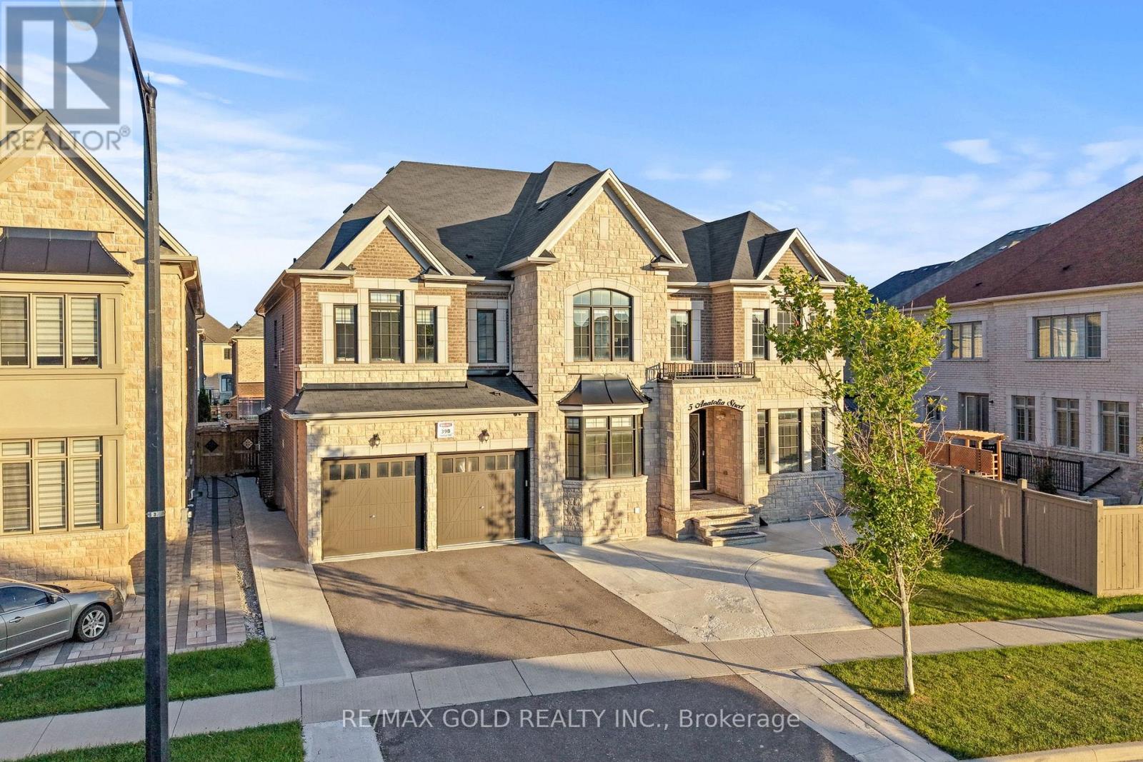 5 Anatolia Street, Brampton, Ontario  L6P 4L3 - Photo 2 - W13679402