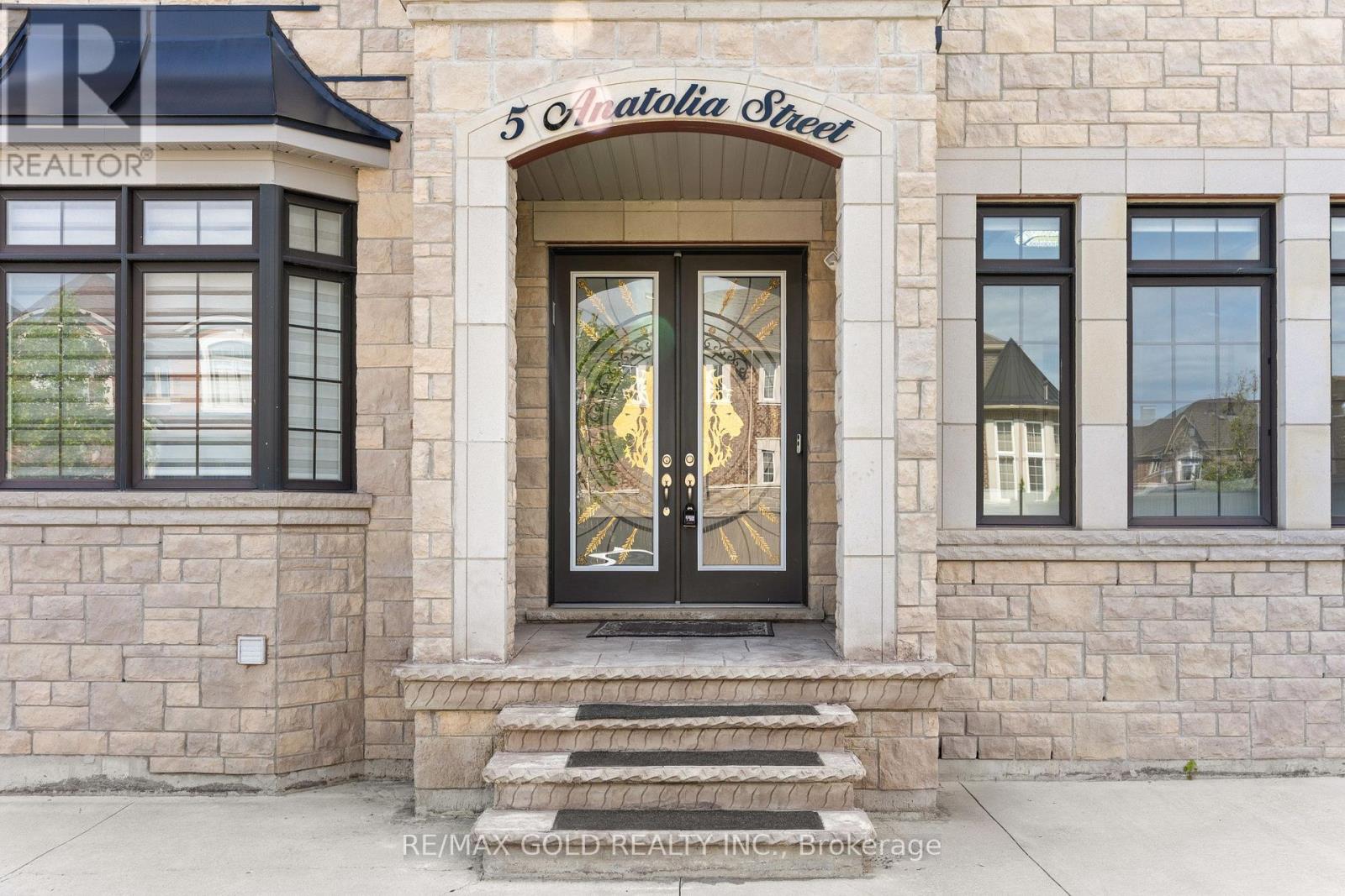 5 Anatolia Street, Brampton, Ontario  L6P 4L3 - Photo 3 - W13679402