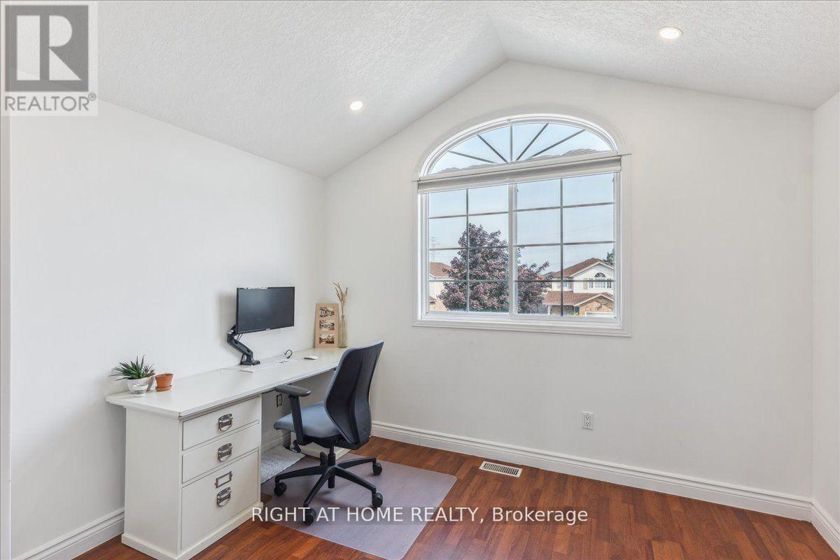 223 Grey Fox Drive, Kitchener, Ontario  N2E 3N7 - Photo 13 - X13679396