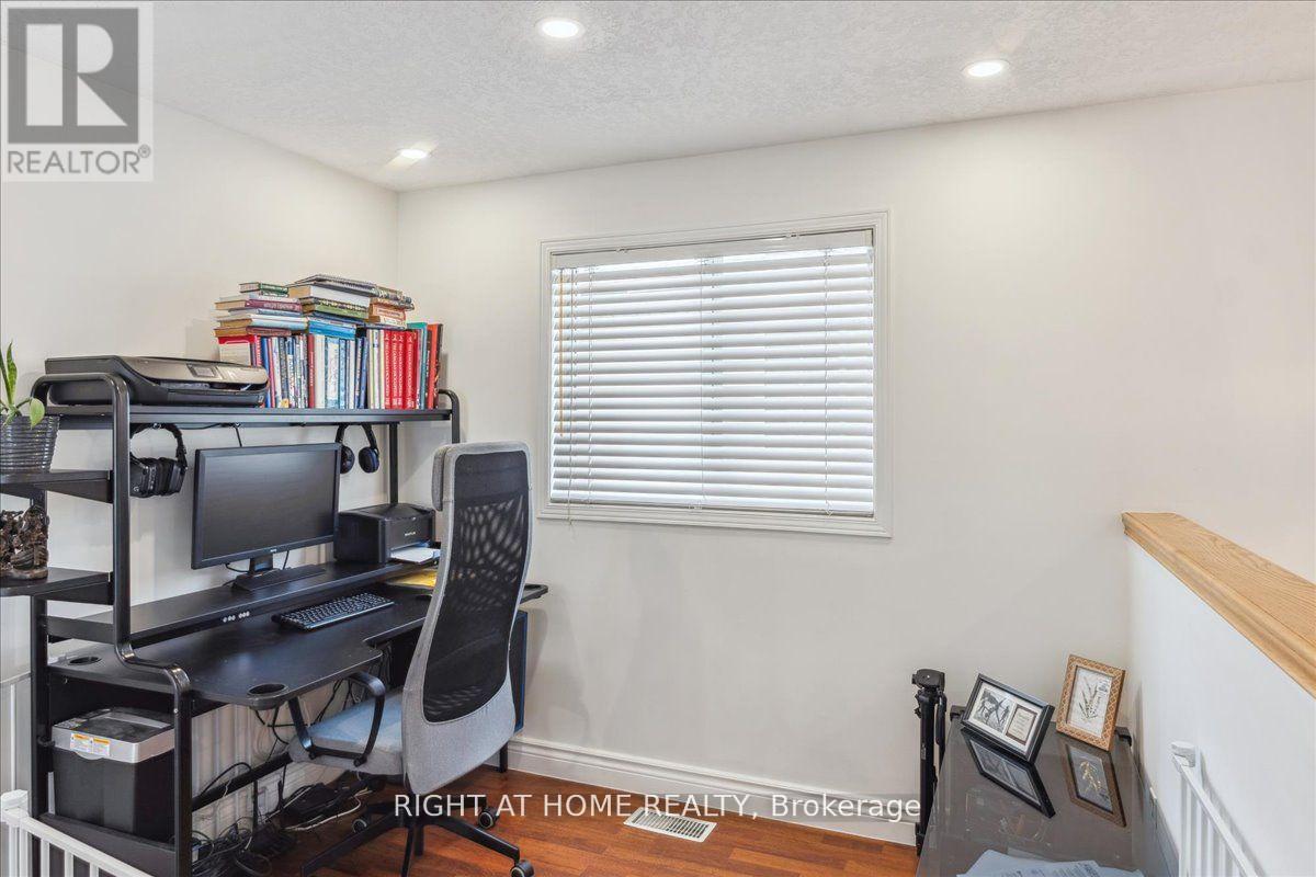 223 Grey Fox Drive, Kitchener, Ontario  N2E 3N7 - Photo 16 - X13679396