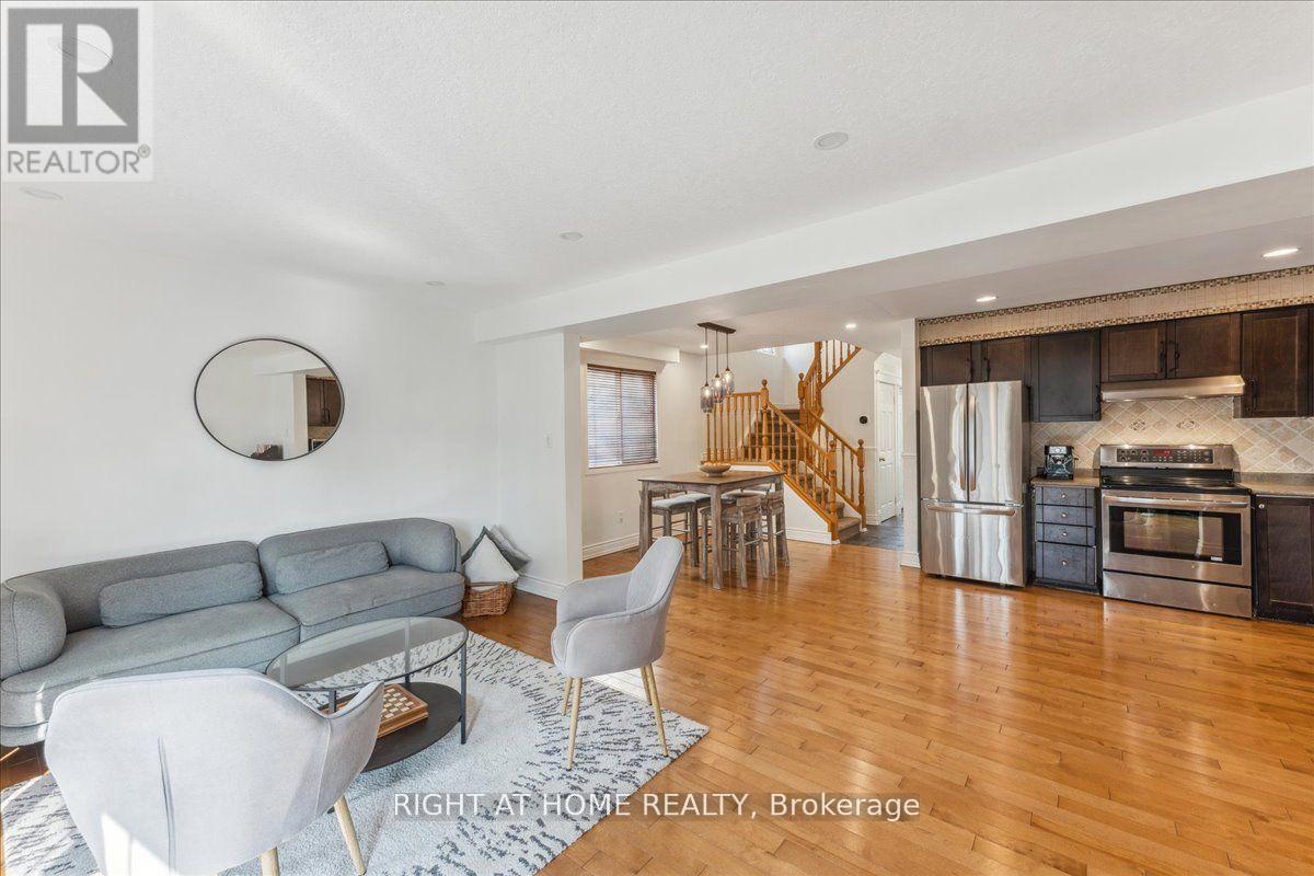 223 Grey Fox Drive, Kitchener, Ontario  N2E 3N7 - Photo 4 - X13679396
