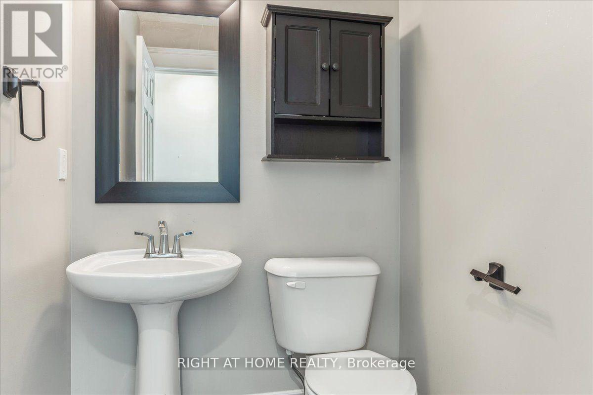 223 Grey Fox Drive, Kitchener, Ontario  N2E 3N7 - Photo 9 - X13679396