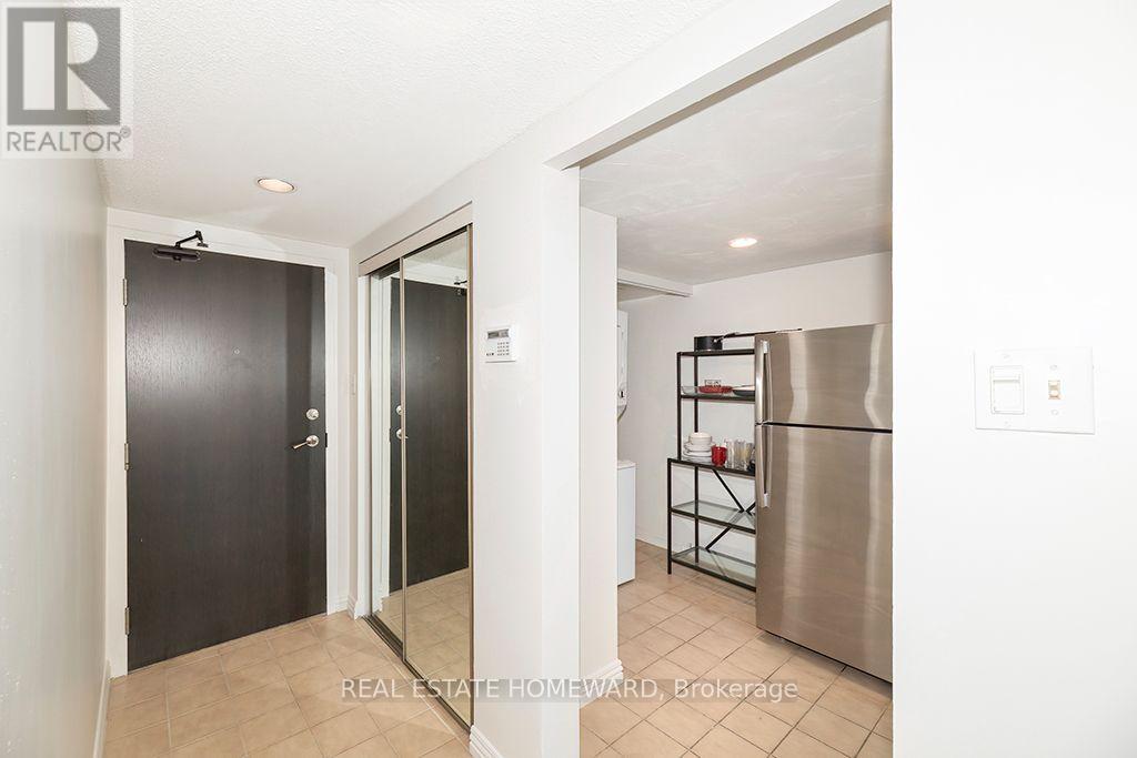 #1210 - 15 Maitland Place, Toronto, Ontario M4Y 2X3 - Photo 3 - C13147188