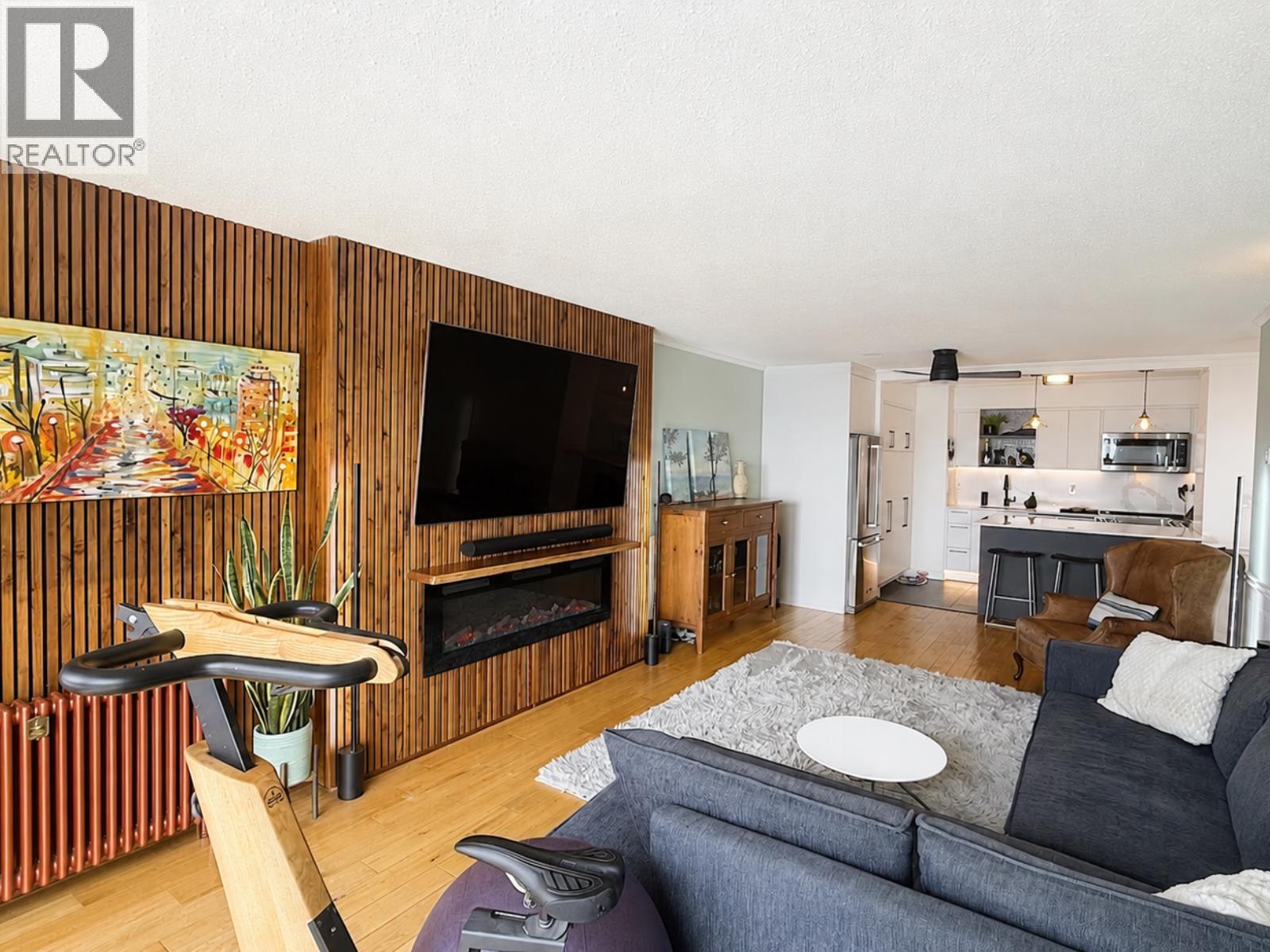 303 441 E 3RD STREET, North Vancouver, British Columbia
