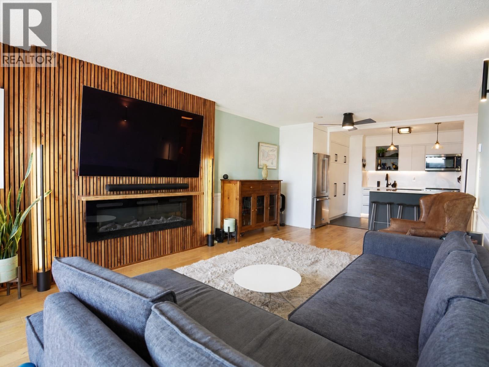 303 441 E 3rd Street, North Vancouver, British Columbia  V7L 1G3 - Photo 2 - R3155894
