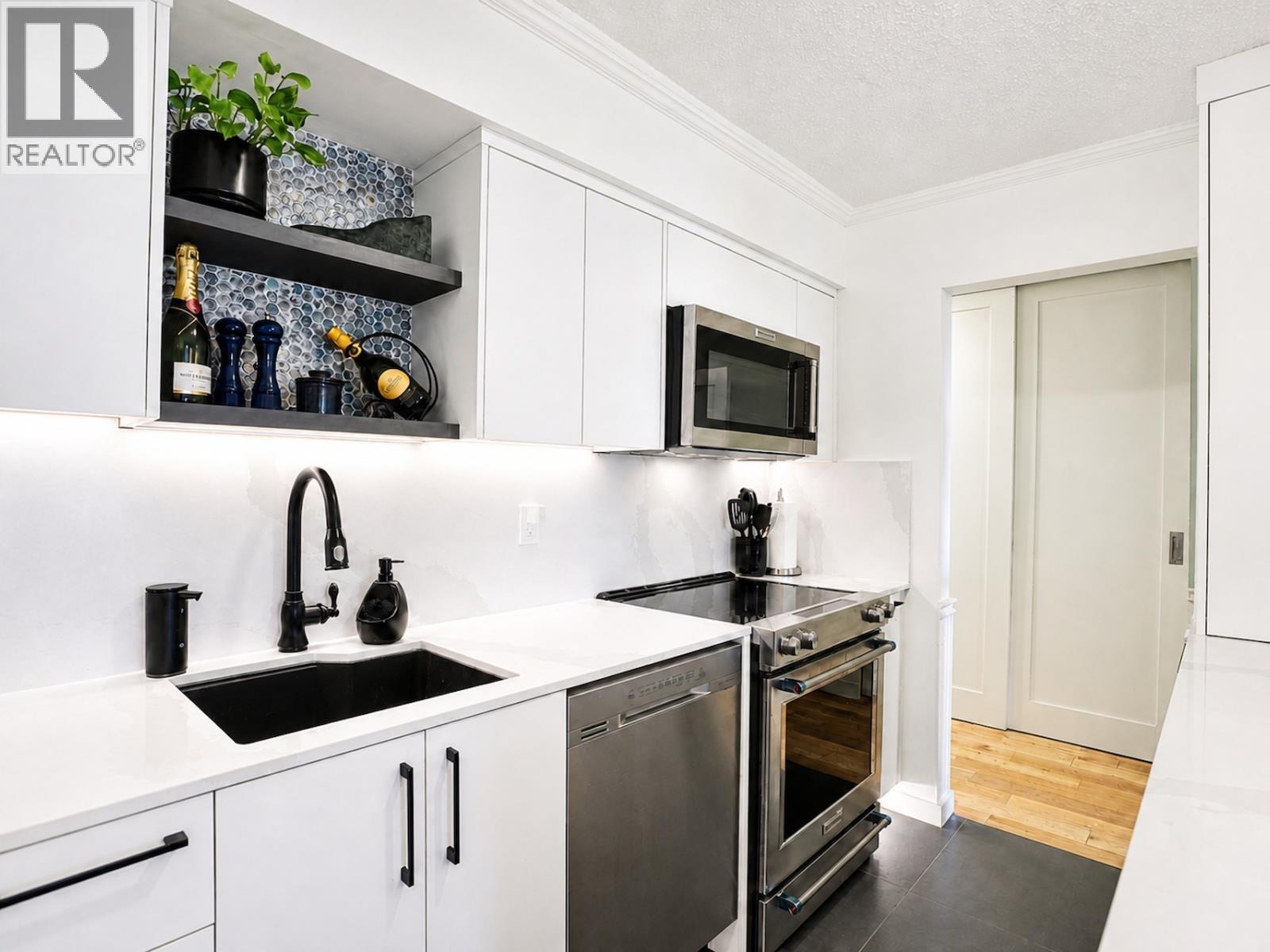 303 441 E 3rd Street, North Vancouver, British Columbia  V7L 1G3 - Photo 5 - R3155894