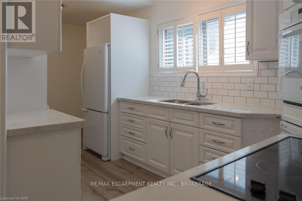 Upper - 359 Queensdale Avenue E, Hamilton, Ontario  L9A 1L5 - Photo 2 - X13679456
