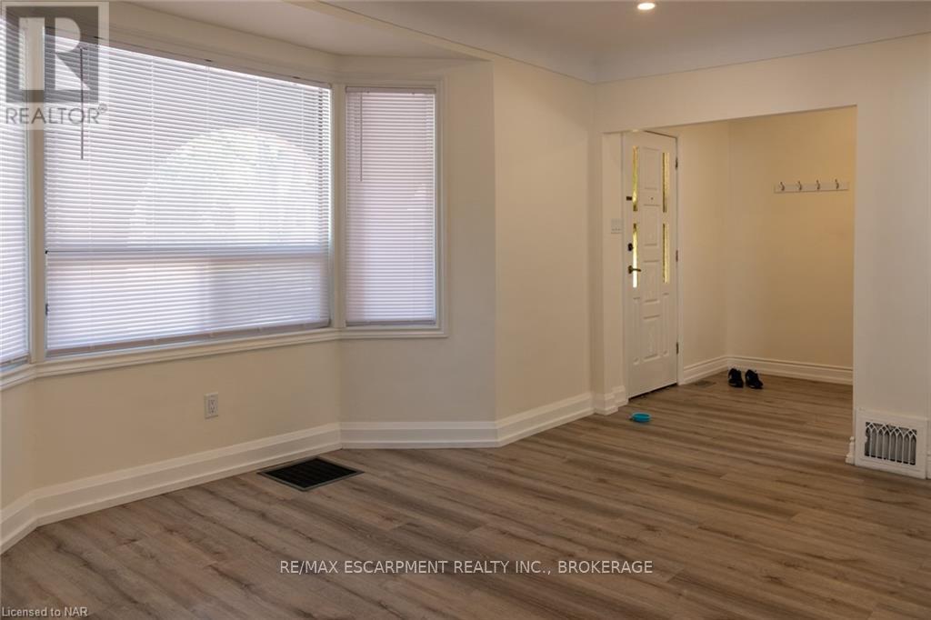 Upper - 359 Queensdale Avenue E, Hamilton, Ontario  L9A 1L5 - Photo 5 - X13679456