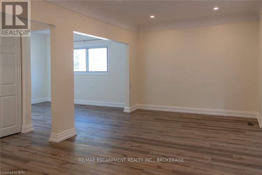 Upper - 359 Queensdale Avenue E, Hamilton, Ontario  L9A 1L5 - Photo 7 - X13679456