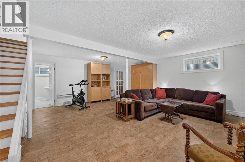 2511 Exshaw Road NW, Calgary, Alberta  T2M 4E6 - Photo 23 - A2335366
