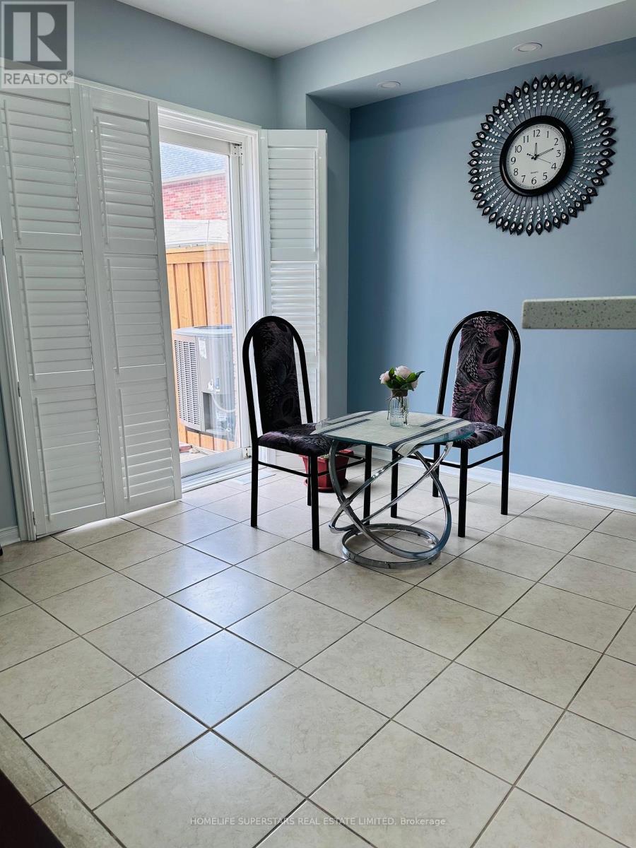 122 Hollingsworth Circle, Brampton, Ontario  L7A 0J5 - Photo 11 - W13679466