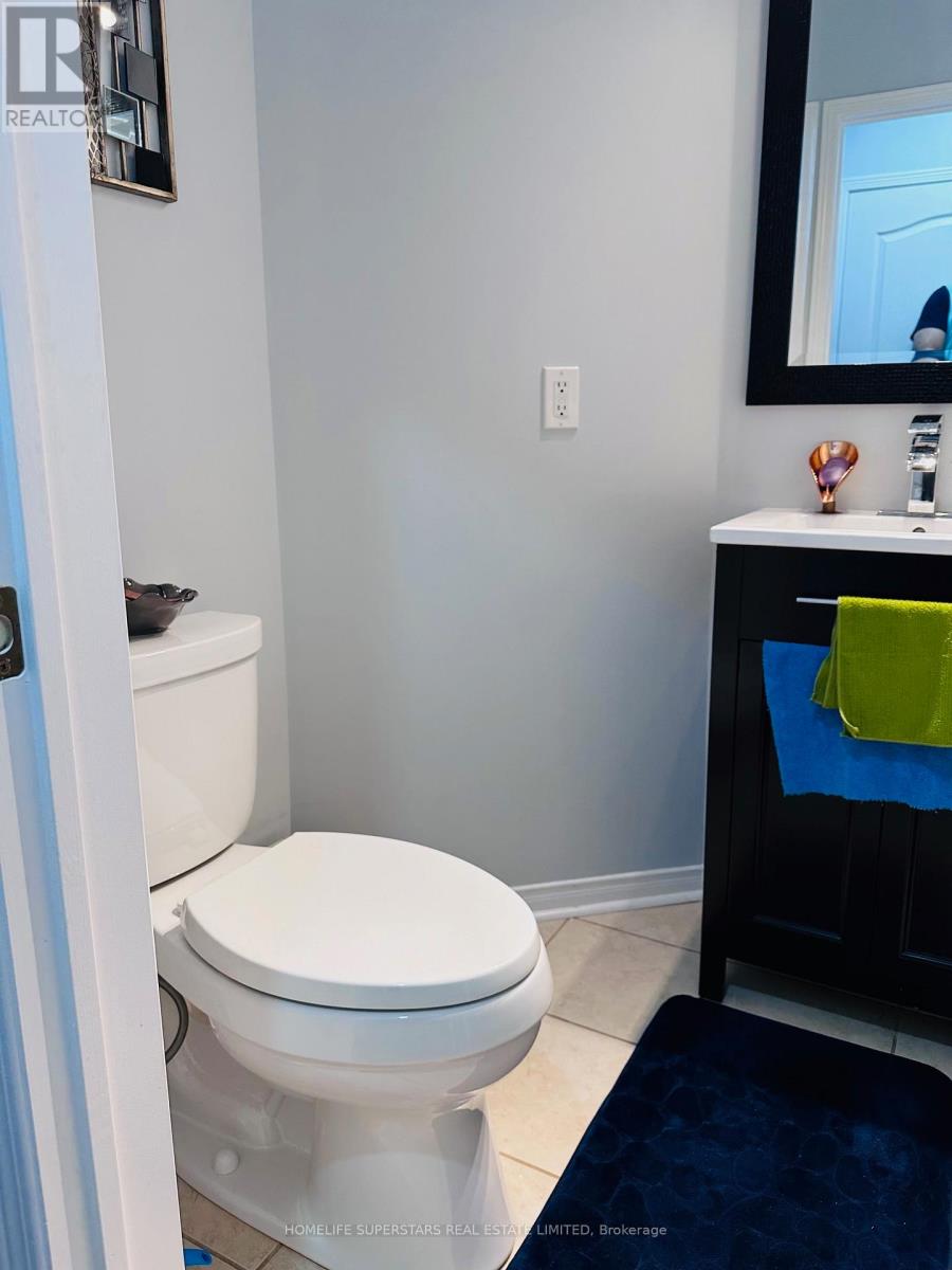 122 Hollingsworth Circle, Brampton, Ontario  L7A 0J5 - Photo 5 - W13679466