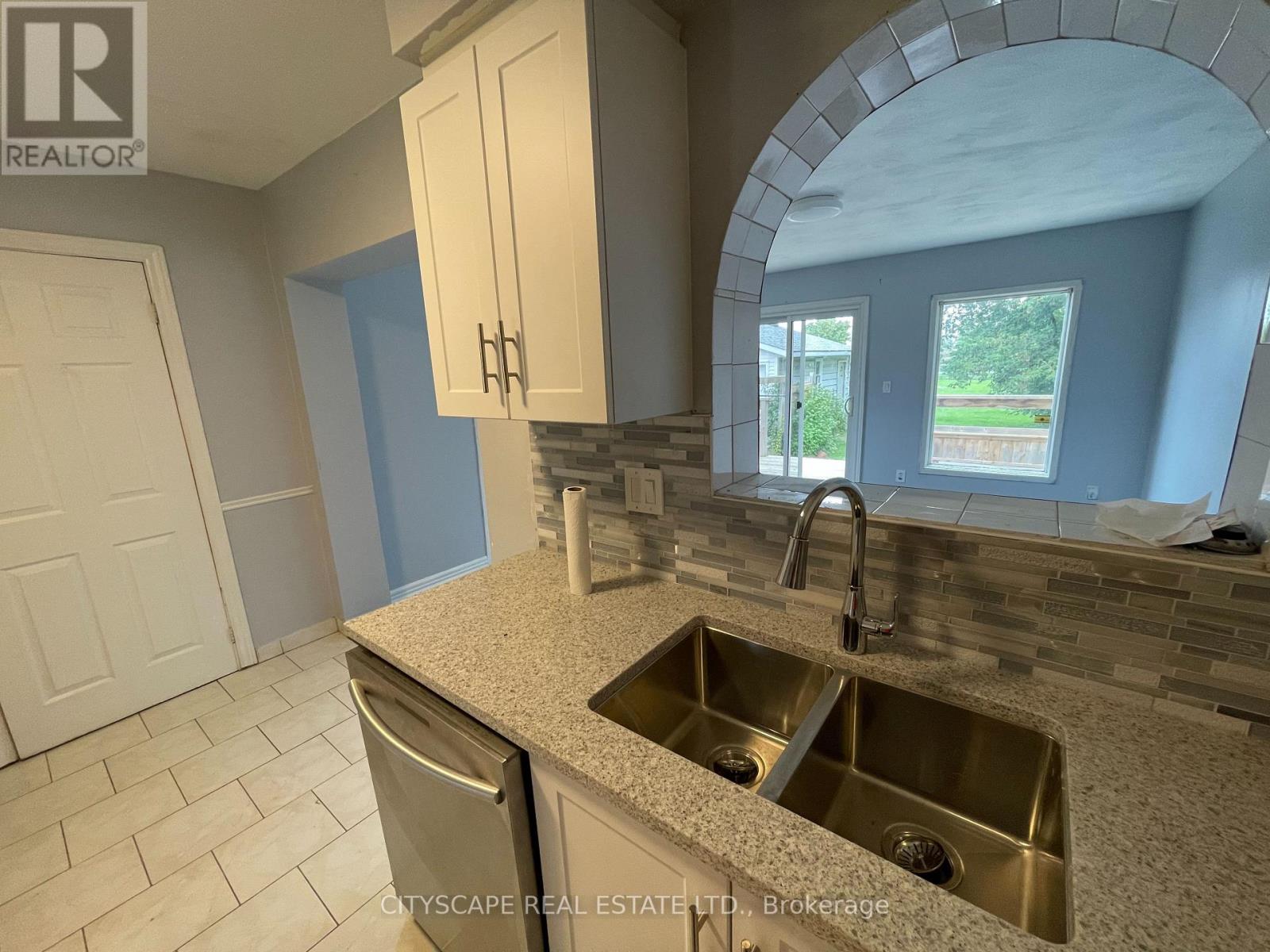 594 Bunting Road, St. Catharines, Ontario  L2M 2Z8 - Photo 3 - X13679440