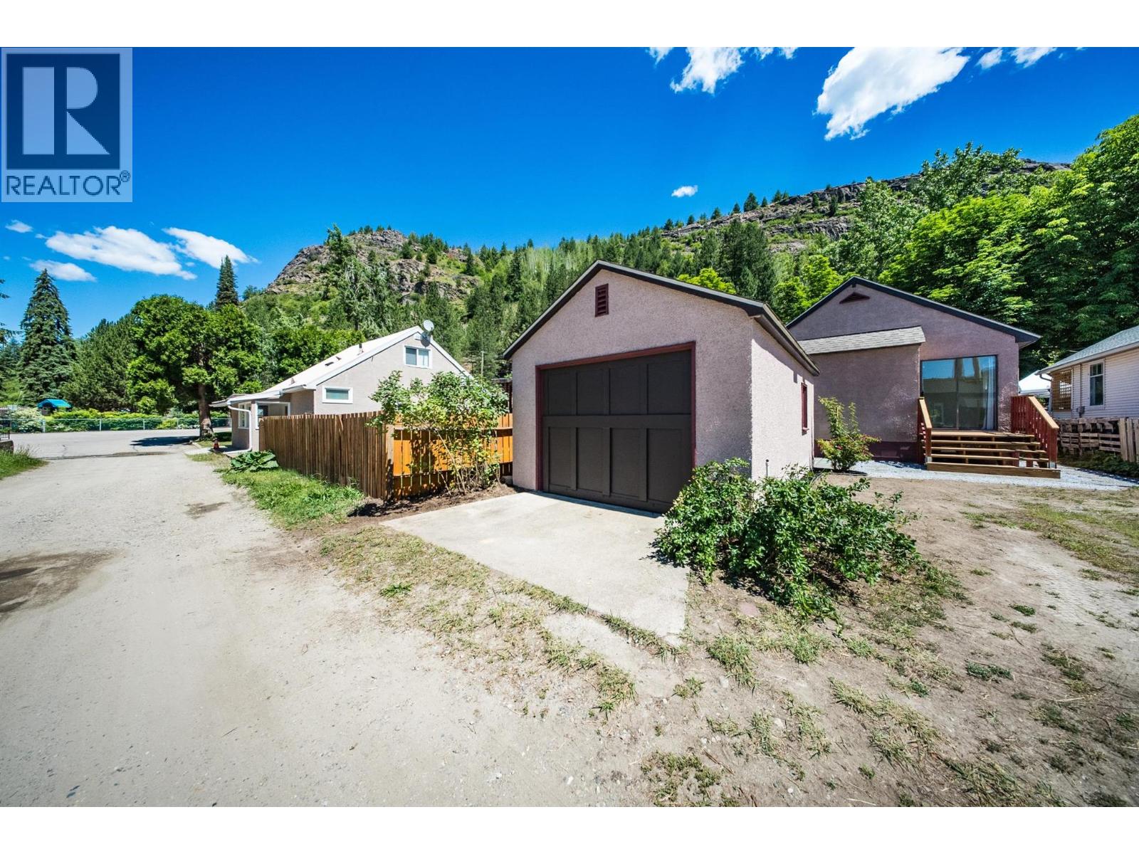 1110 Second Avenue, Trail, British Columbia  V1R 1L4 - Photo 34 - 10392130