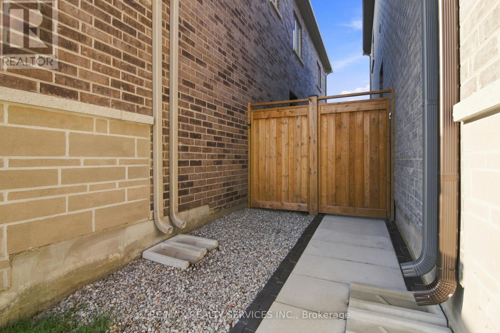 194 Coldwell Bay Circle, Vaughan, Ontario L4H 5E9 - Photo 41 - N13679314