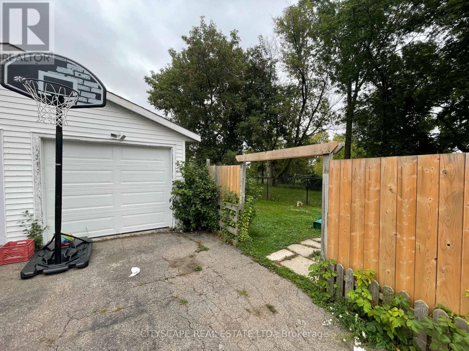 594 Bunting Road, St. Catharines, Ontario  L2M 2Z8 - Photo 11 - X13679440