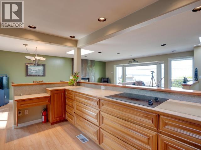 4092 Westview Ave, Powell River, British Columbia   - Photo 35 - 20140