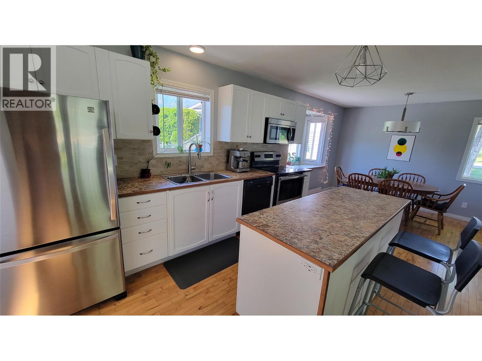 422 Dogwood Avenue, Sicamous, British Columbia  V0E 2V1 - Photo 6 - 10394934