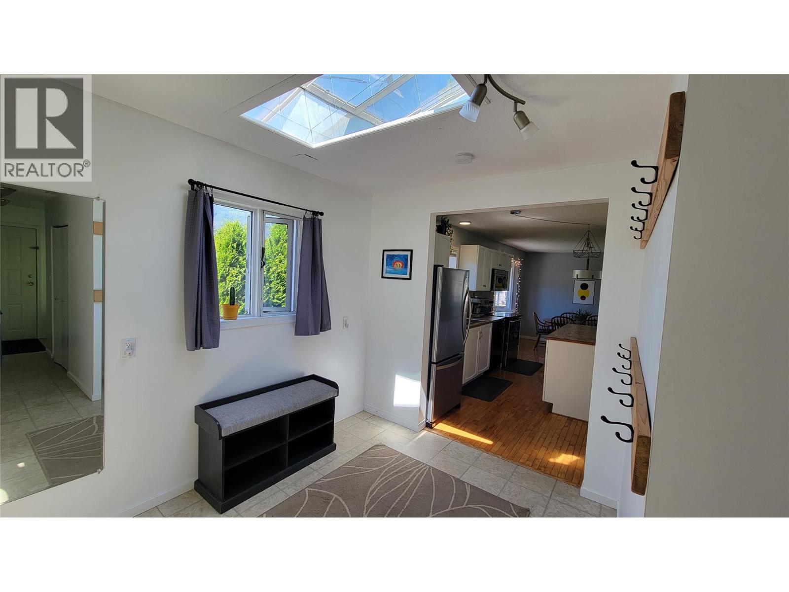 422 Dogwood Avenue, Sicamous, British Columbia  V0E 2V1 - Photo 5 - 10394934