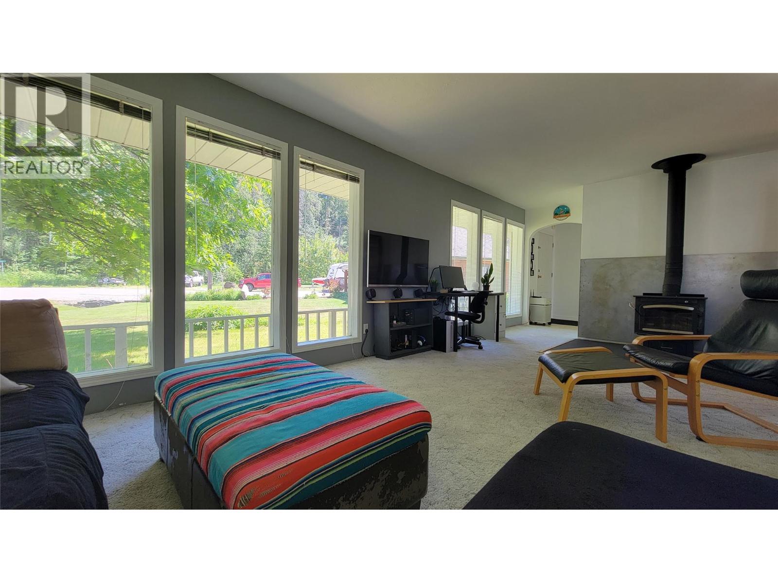422 Dogwood Avenue, Sicamous, British Columbia  V0E 2V1 - Photo 3 - 10394934