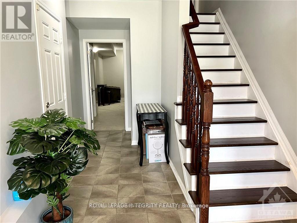 140 Battersea Crescent, Ottawa, Ontario  K2T 0C5 - Photo 2 - X13679556