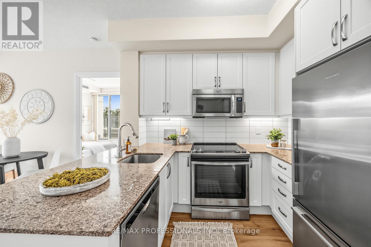 417 - 2 Old Mill Drive, Toronto, Ontario  M6S 0A2 - Photo 11 - W13666332