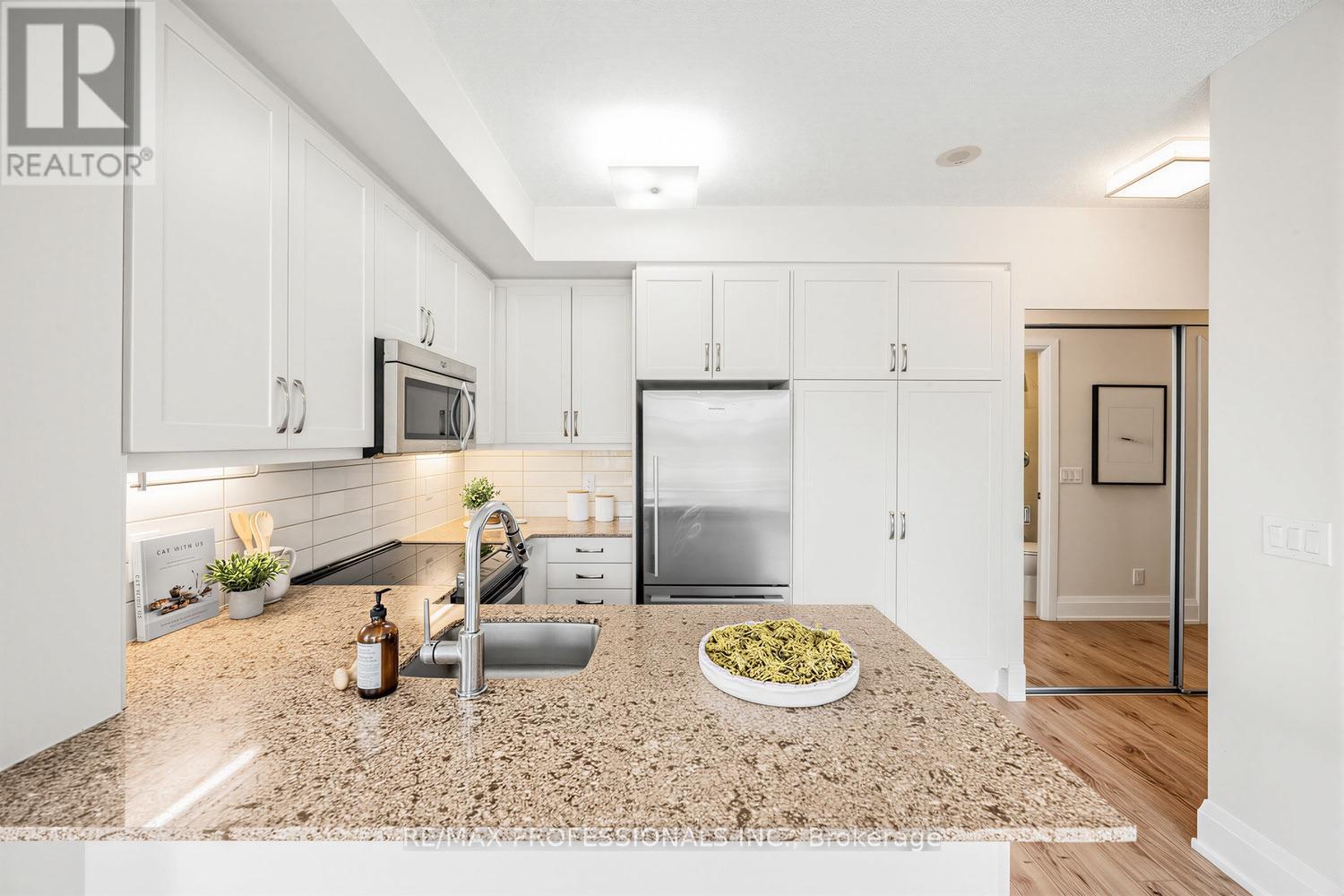 417 - 2 Old Mill Drive, Toronto, Ontario  M6S 0A2 - Photo 13 - W13666332