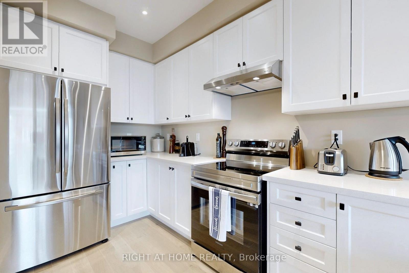 279 Moody Drive, Vaughan, Ontario  L4H 3N5 - Photo 9 - N13619966