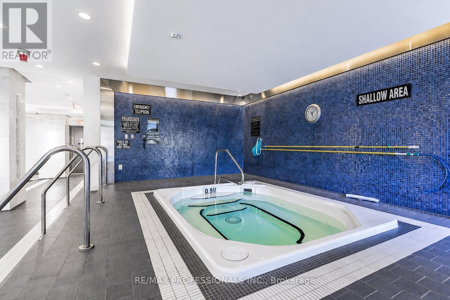 417 - 2 Old Mill Drive, Toronto, Ontario  M6S 0A2 - Photo 35 - W13666332