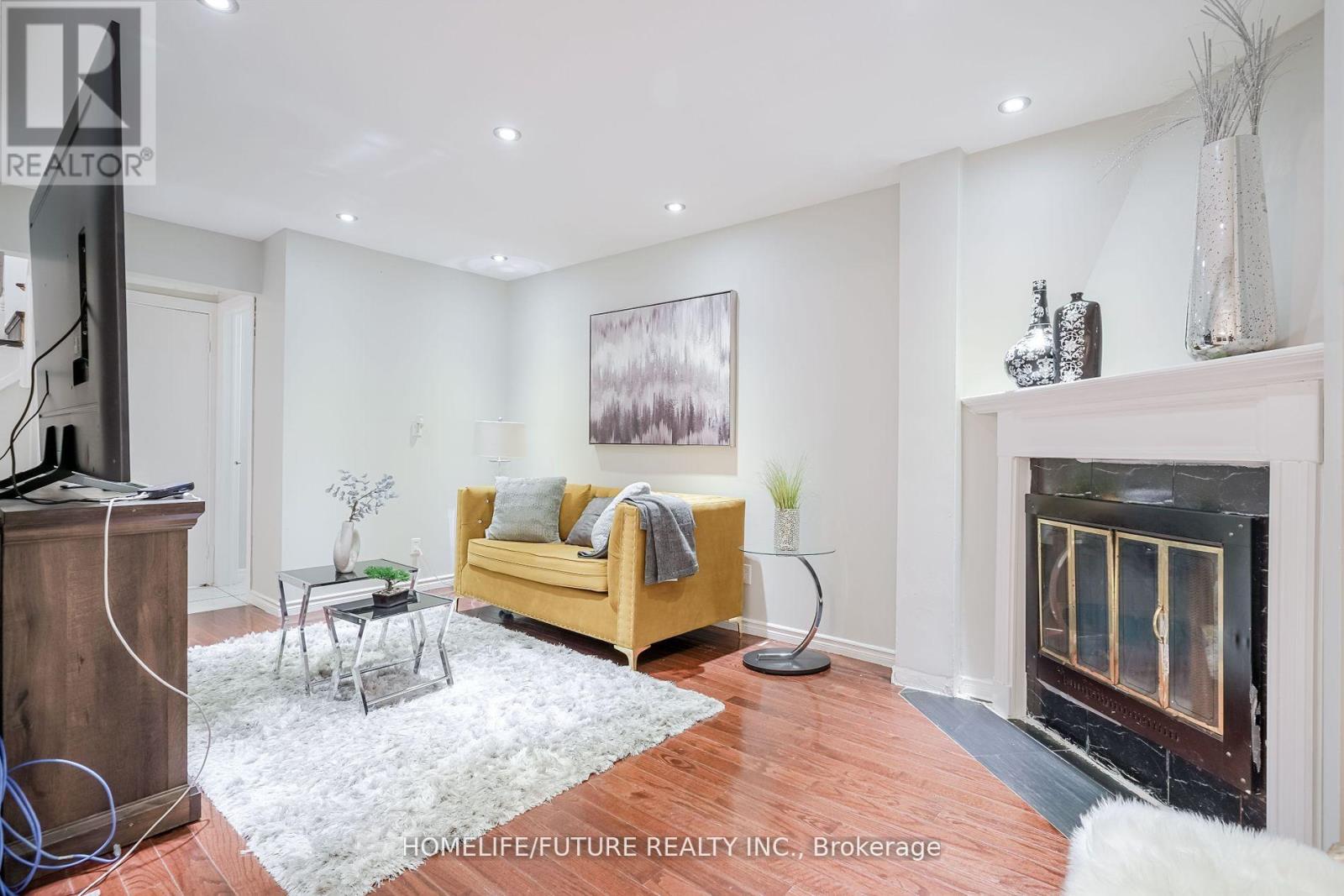 Main & 2nd Flr - 47 Carisbrooke Square, Toronto, Ontario  M1B 4M5 - Photo 18 - E13679560