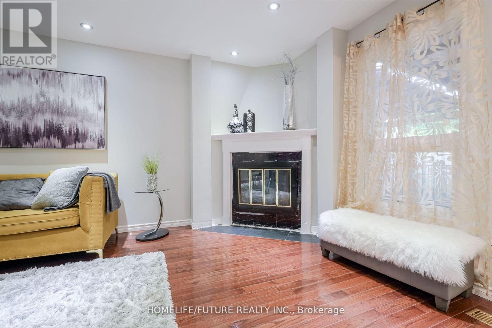 Main & 2nd Flr - 47 Carisbrooke Square, Toronto, Ontario  M1B 4M5 - Photo 19 - E13679560